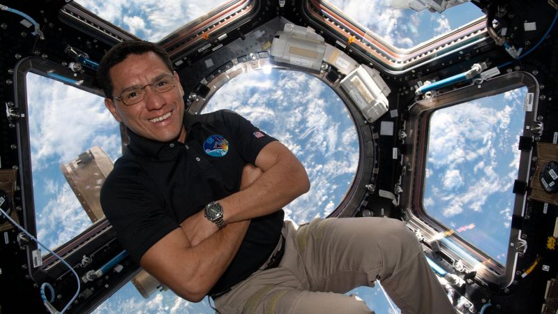 Astronaut Frank Rubio sets US record for longest space flight |  CNN